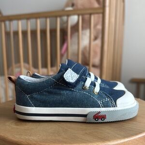 See Kia Run denim shoes (Size 7C)